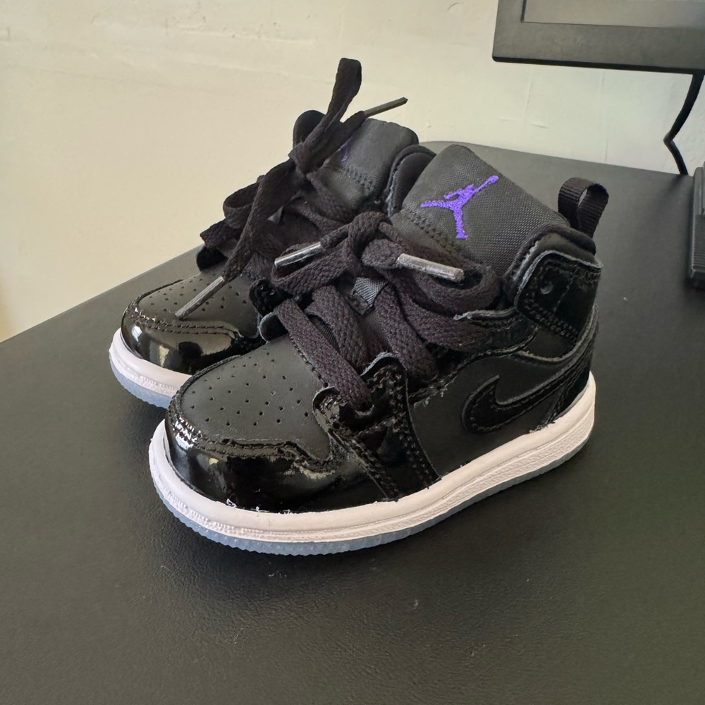Jordan Kids Sneakers in Black and Purple
